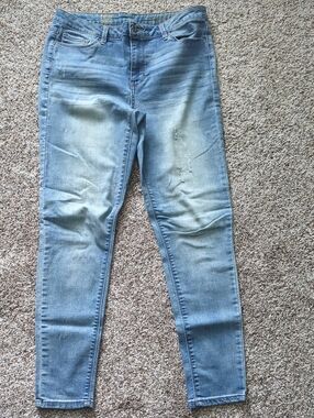 Light Wash Women's Skinny Jeans - Light Blue